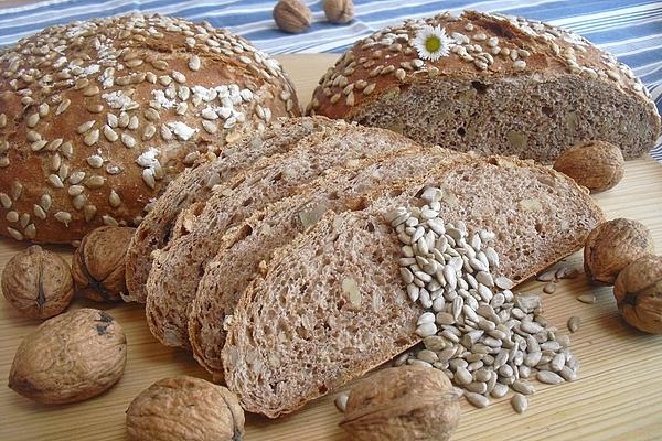 Silvia`s Spelled Bread with Nuts