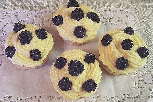 Small Tartlets with Coconut Curd Cream