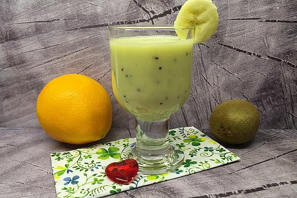Smoothie with Orange, Kiwi, Banana and Lemon Yogurt