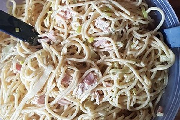 Spaghetti Salad with Ham and Leek