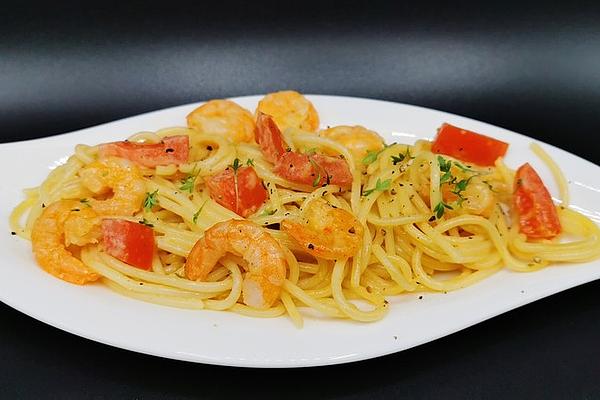 Spaghetti with Fresh Tomatoes and Prawns