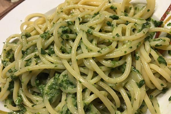 Spaghetti with Spinach Sauce