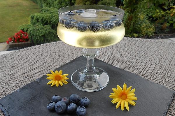 Sparkling Wine with Elderflower Syrup