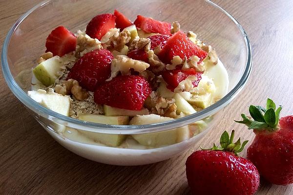Strawberry – Apple – Nut – Muesli