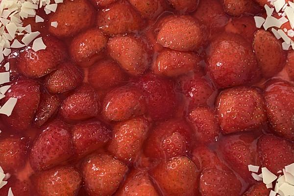 Strawberry Cake on Sponge Base