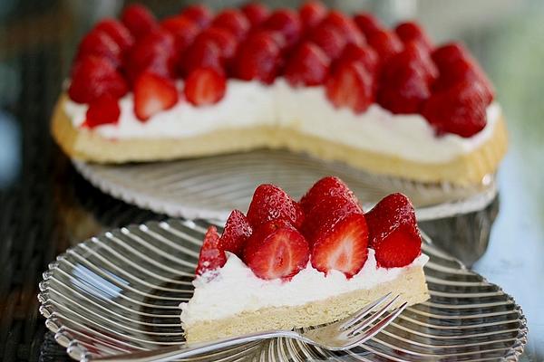 Strawberry Mascarpone Cake