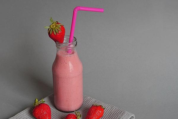 Strawberry Shake with Yogurt