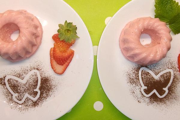 Strawberry Yogurt Dessert with Fresh Strawberries