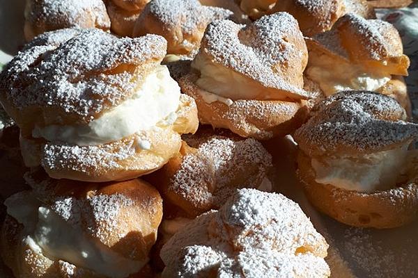 Stuffed Profiteroles