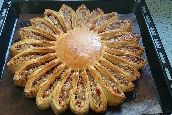 Sun Pizza with Minced Meat