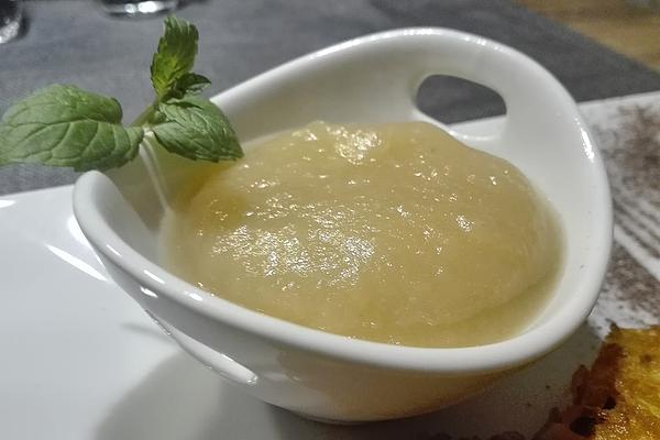 Super Quick Applesauce