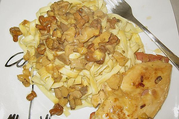 Tagliatelle in Mushroom Cream Sauce with Turkey Meat
