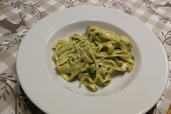 Tagliatelle with Broccoli in Cream Cheese Sauce