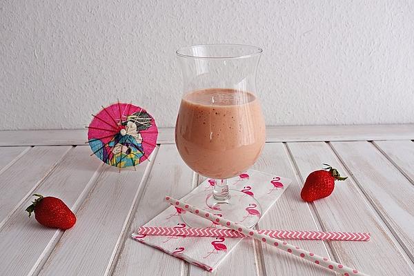 Three-fruit Smoothie with Mango, Banana and Strawberries