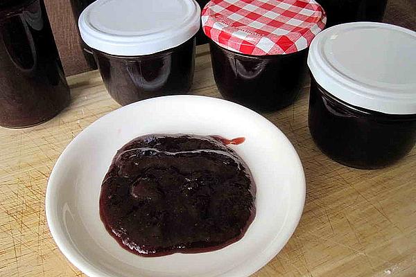 Traditional Plum Latwerg