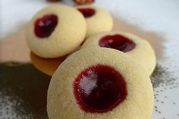Urmelis Cheesecake Angel Eyes with Strawberry Filling