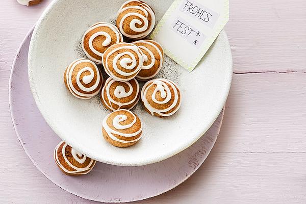 Vegan Apple-marzipan-spice Biscuits