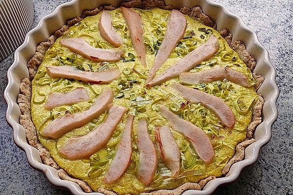 Vegan Tart with Pear and cheese