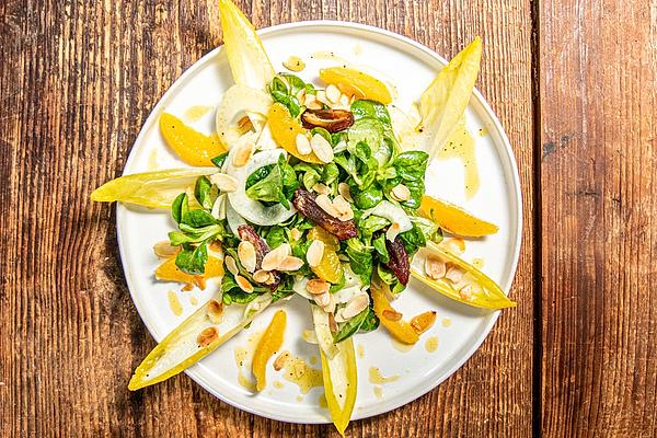Winter Salad with Oranges and Dates