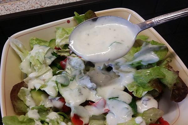 5 Minutes Basil Yogurt Dressing