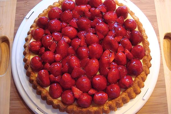 Aidas Vanilla Strawberry Cake