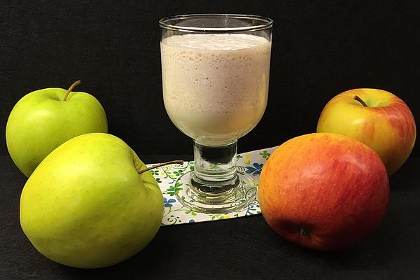 Airy Apple and Cinnamon Shake