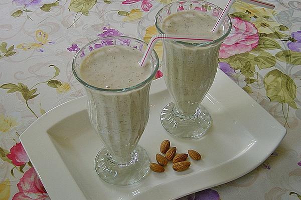 Almond – Banana Milkshake