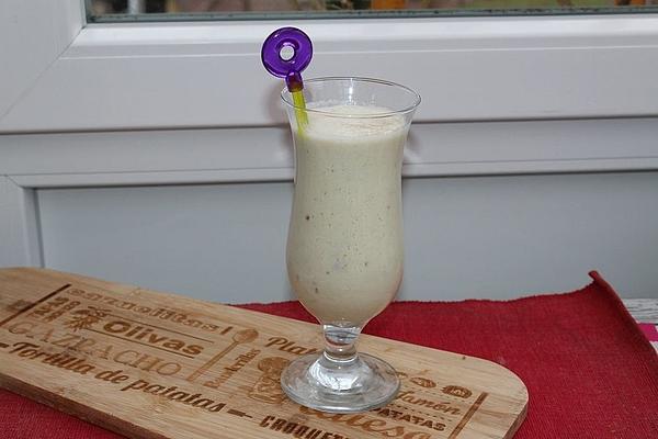 Almond, Pineapple and Avocado Smoothie