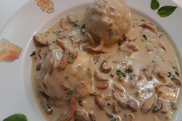 Angis Bavarian Mushroom Soup with Bread Dumplings
