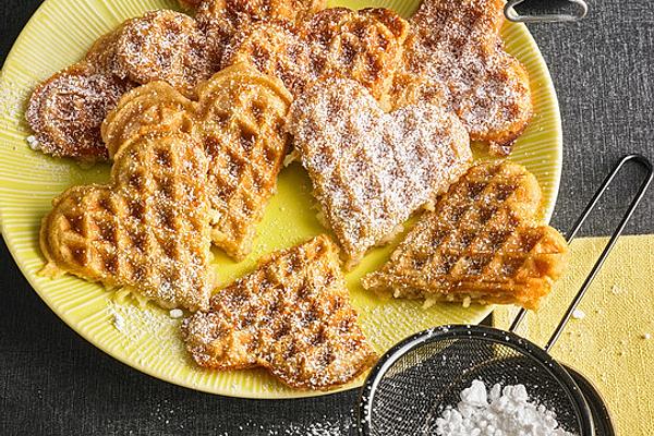 Apple and Cinnamon Waffles with Elderberry Sauce À La Gabi