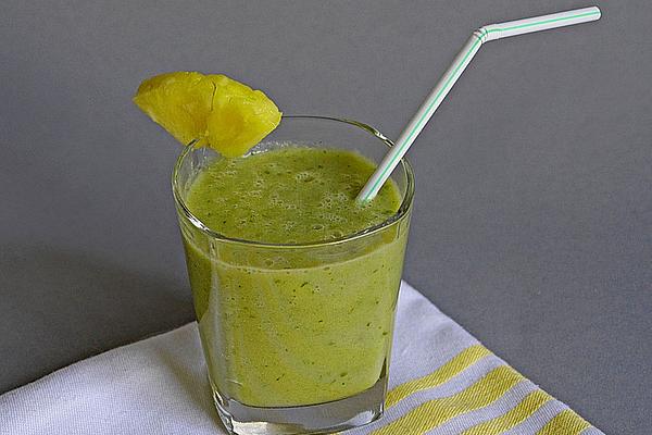 Apple and Pineapple Smoothie with Endive