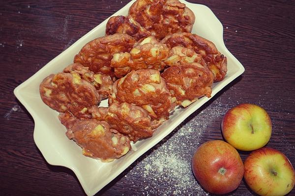 Apple and Spelled Cakes