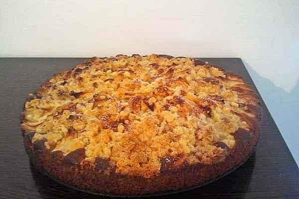 Apple Crumble Cake with Oil