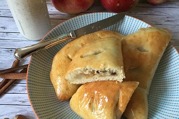 Apple Turnovers Made from Quark – Oil – Dough