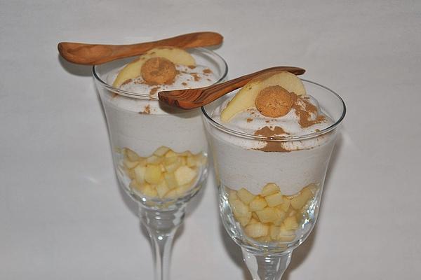 Apple with Cinnamon Yogurt Cream