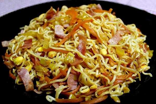 Asian Fried Noodles with Ham