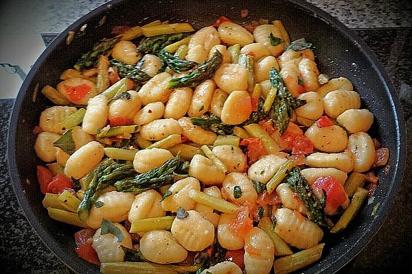 Asparagus Pan with Tomatoes and Gnocchi