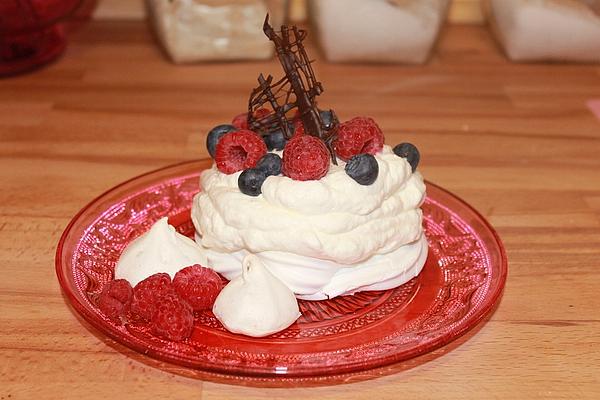 Australian Pavlova with Cream Double and Fruit
