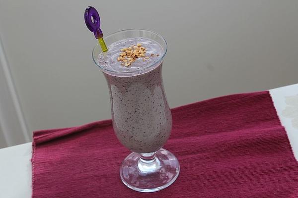 Avocado and Blueberry Smoothie