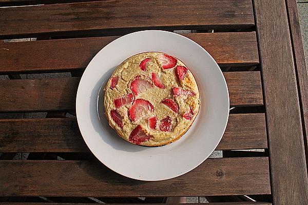 Baked Oatmeal with Strawberries