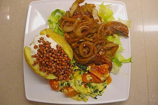 Baked Potatoes with Lots Of Garlic