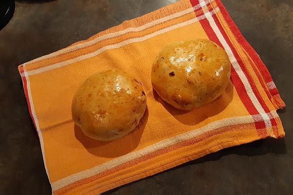 Baked Yeast Dumplings with Minced Meat Filling