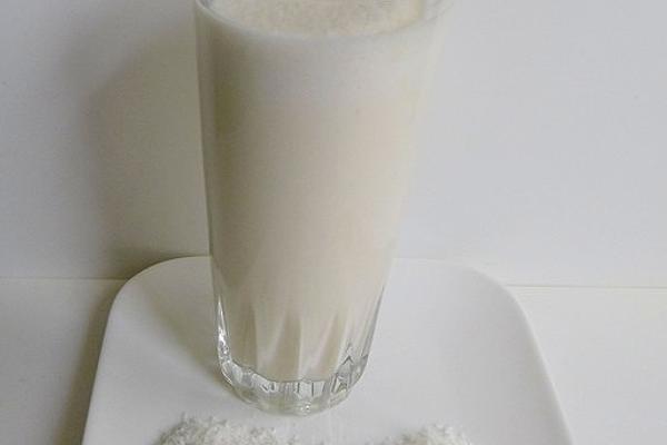 Banana and Coconut Shake