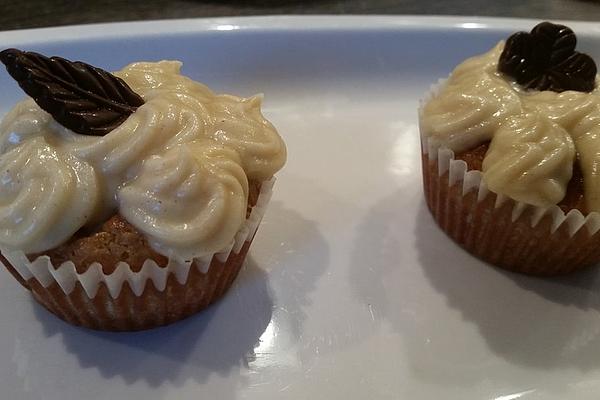 Banana Cupcakes with Cinnamon Cream Cheese Frosting