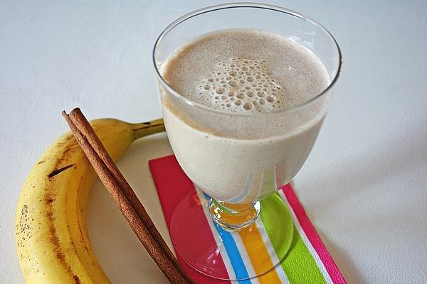 Banana Milkshake with Cinnamon