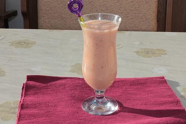 Banana, Pear and Pomegranate Smoothie