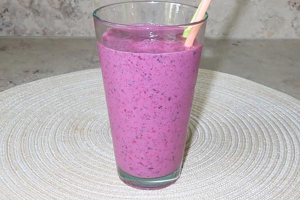 Banana, Raspberry and Blueberry Smoothie