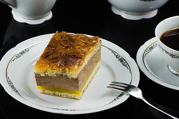 Bee Sting with Oranges and Chocolate Cream