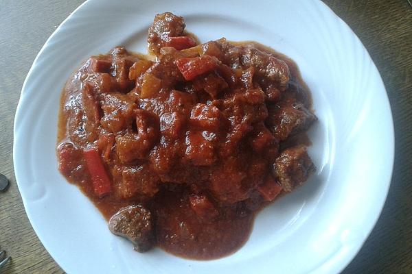 Beef Goulash with Chorizo ​​and Grilled Peppers À La Gabi