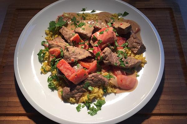 Beef Strips with Paprika and Peanut Sauce